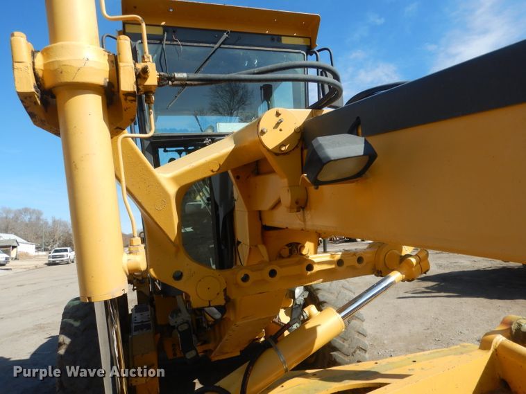 image for item DJ1277 2004 John Deere 772CH Series II  motor grader