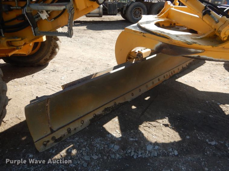 image for item DJ1277 2004 John Deere 772CH Series II  motor grader