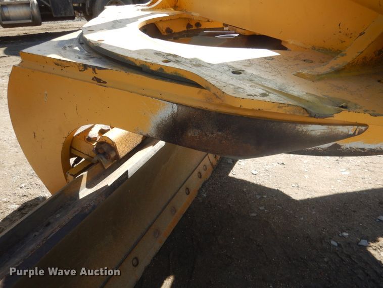 image for item DJ1277 2004 John Deere 772CH Series II  motor grader