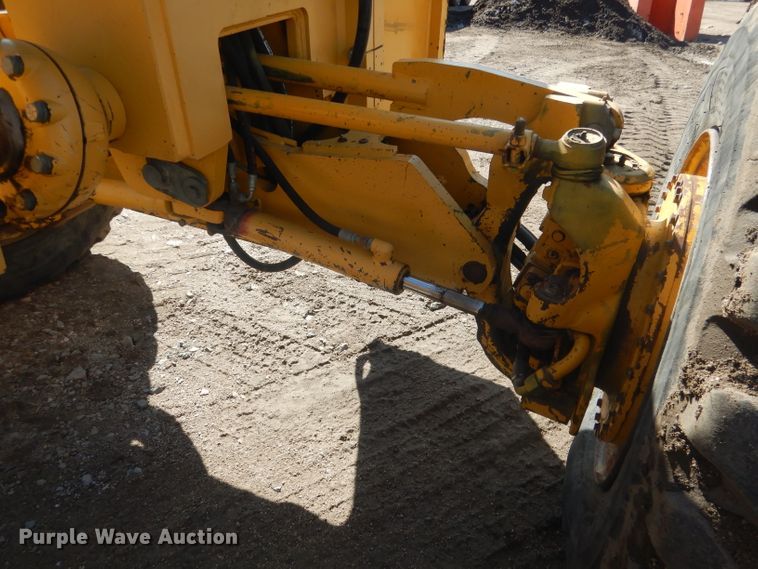 image for item DJ1277 2004 John Deere 772CH Series II  motor grader