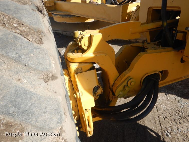 image for item DJ1277 2004 John Deere 772CH Series II  motor grader