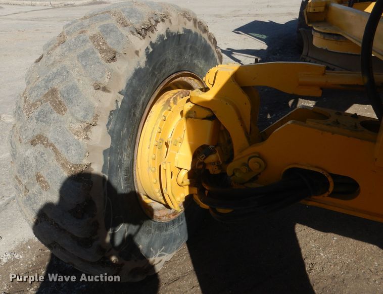 image for item DJ1277 2004 John Deere 772CH Series II  motor grader