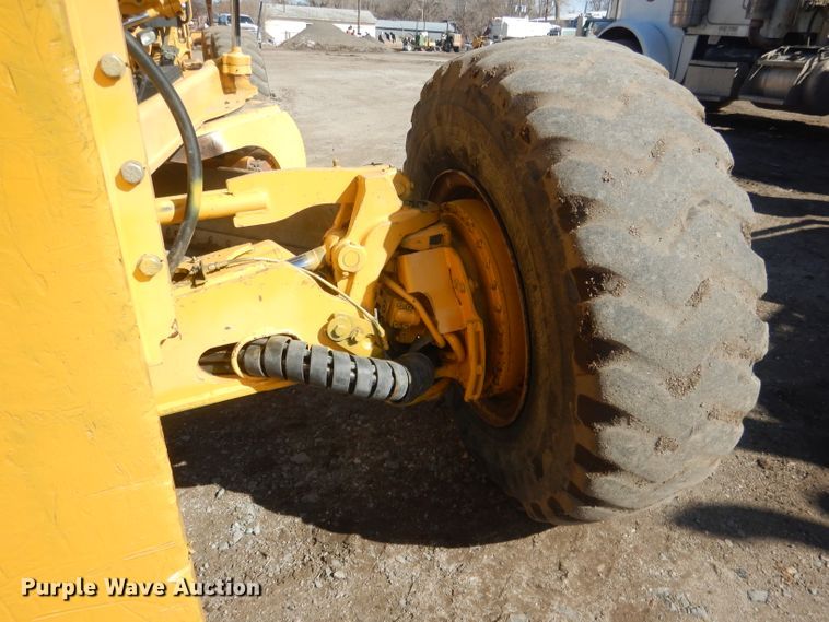 image for item DJ1277 2004 John Deere 772CH Series II  motor grader