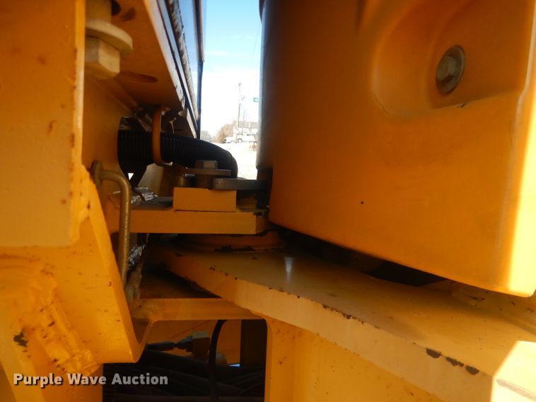 image for item DJ1277 2004 John Deere 772CH Series II  motor grader