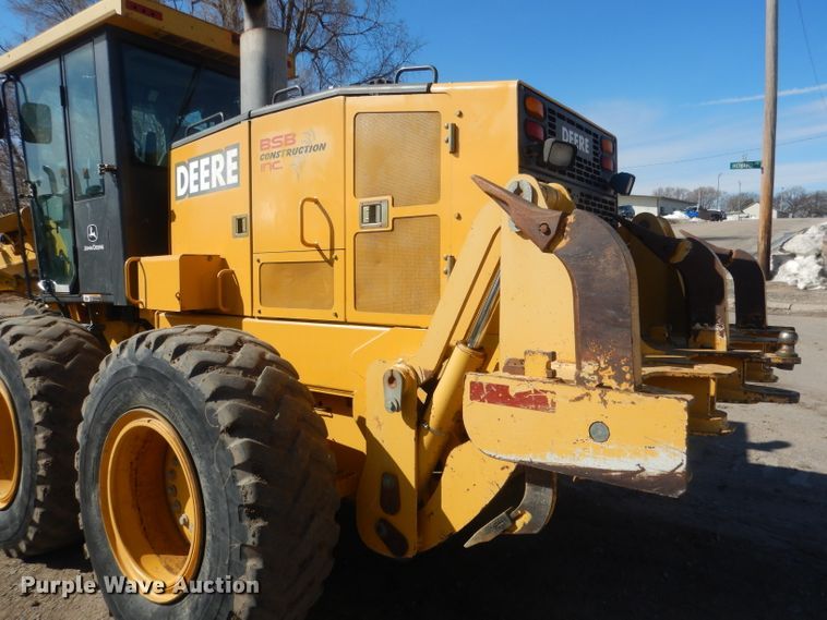 image for item DJ1277 2004 John Deere 772CH Series II  motor grader