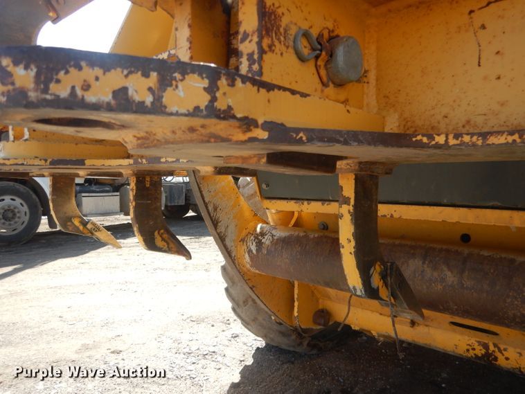 image for item DJ1277 2004 John Deere 772CH Series II  motor grader