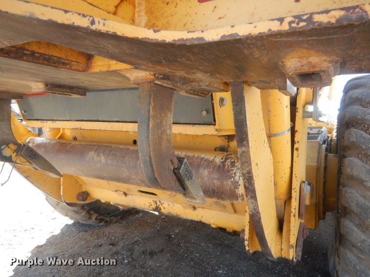 image for item DJ1277 2004 John Deere 772CH Series II  motor grader