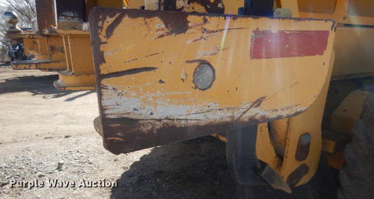 image for item DJ1277 2004 John Deere 772CH Series II  motor grader