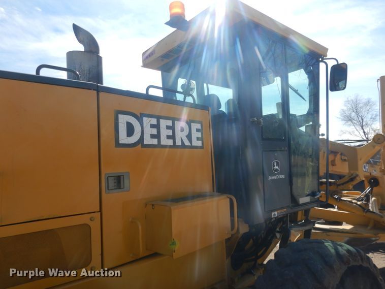 image for item DJ1277 2004 John Deere 772CH Series II  motor grader