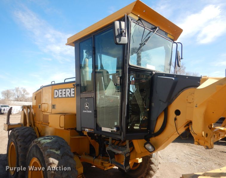 image for item DJ1277 2004 John Deere 772CH Series II  motor grader