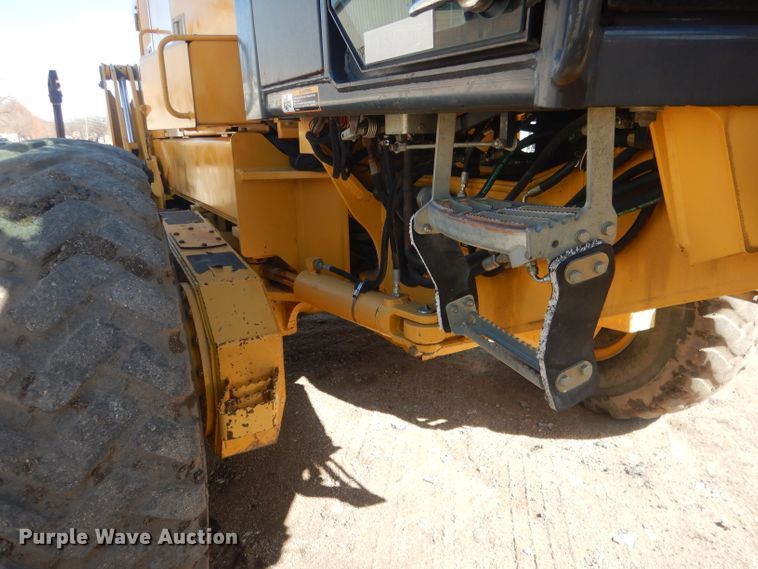 image for item DJ1277 2004 John Deere 772CH Series II  motor grader