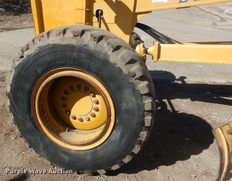 image for item DJ1277 2004 John Deere 772CH Series II  motor grader