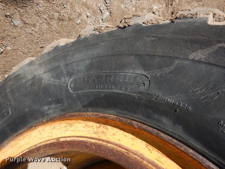 image for item DJ1277 2004 John Deere 772CH Series II  motor grader