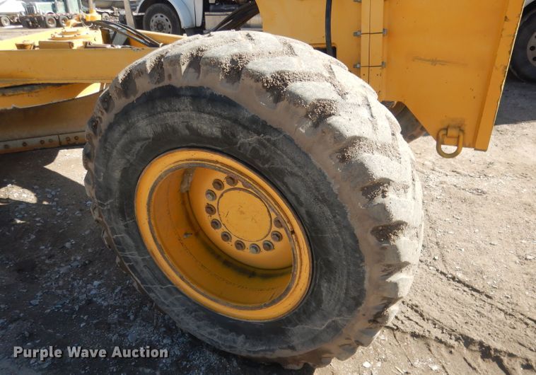 image for item DJ1277 2004 John Deere 772CH Series II  motor grader