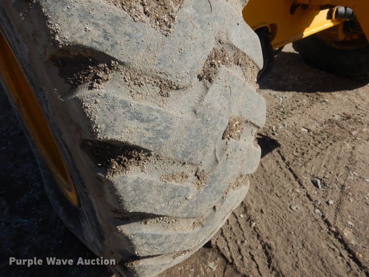 image for item DJ1277 2004 John Deere 772CH Series II  motor grader