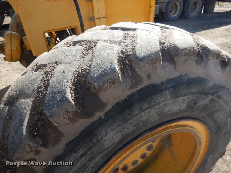 image for item DJ1277 2004 John Deere 772CH Series II  motor grader