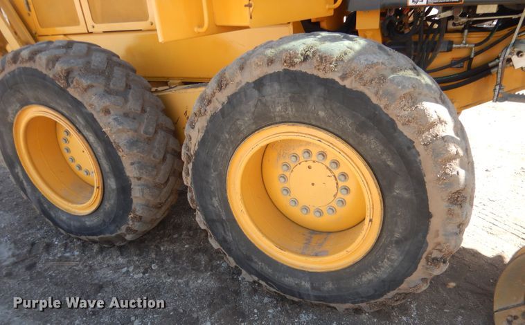 image for item DJ1277 2004 John Deere 772CH Series II  motor grader