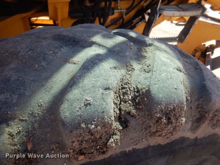 image for item DJ1277 2004 John Deere 772CH Series II  motor grader