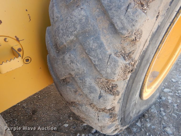 image for item DJ1277 2004 John Deere 772CH Series II  motor grader