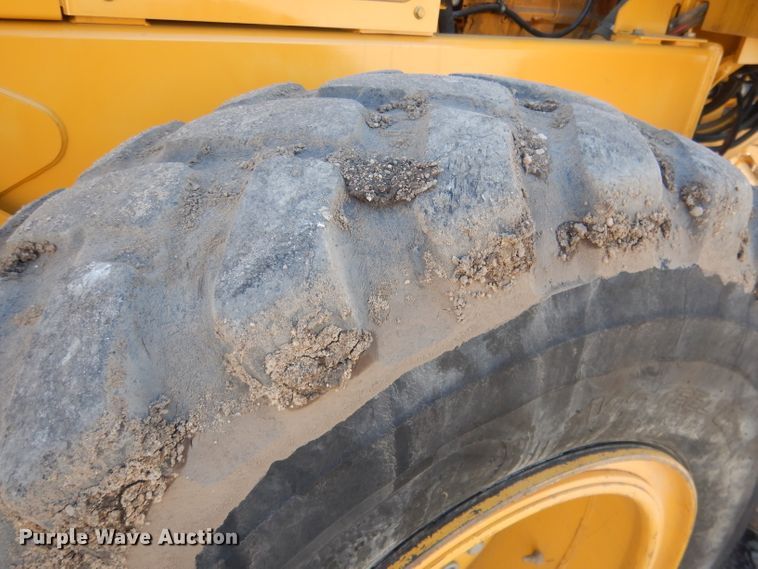 image for item DJ1277 2004 John Deere 772CH Series II  motor grader