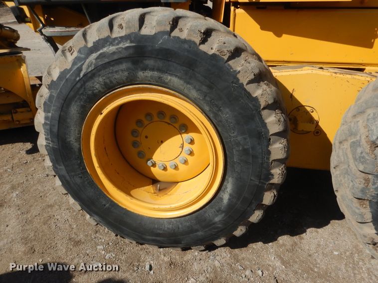 image for item DJ1277 2004 John Deere 772CH Series II  motor grader