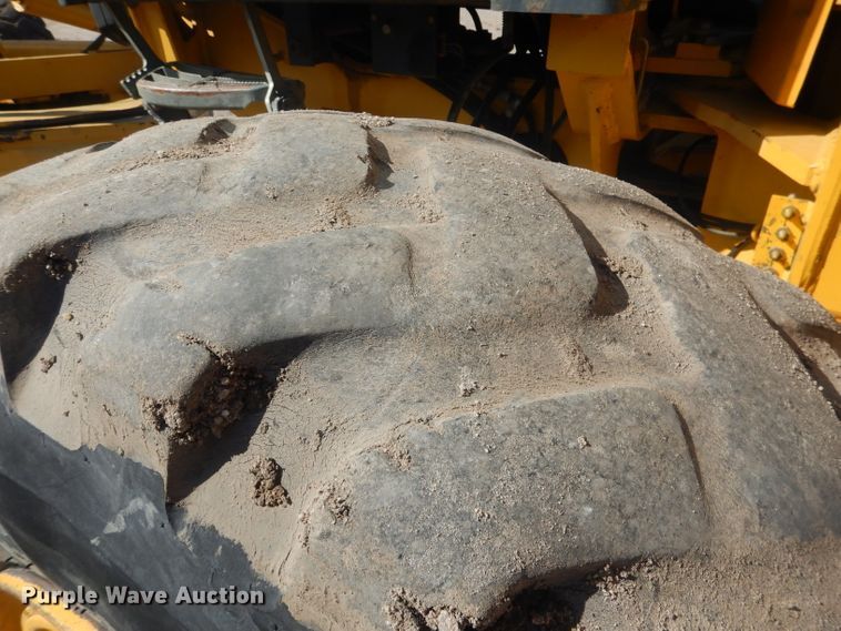 image for item DJ1277 2004 John Deere 772CH Series II  motor grader