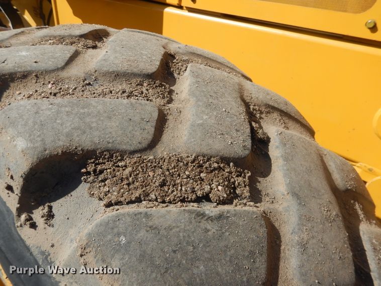 image for item DJ1277 2004 John Deere 772CH Series II  motor grader