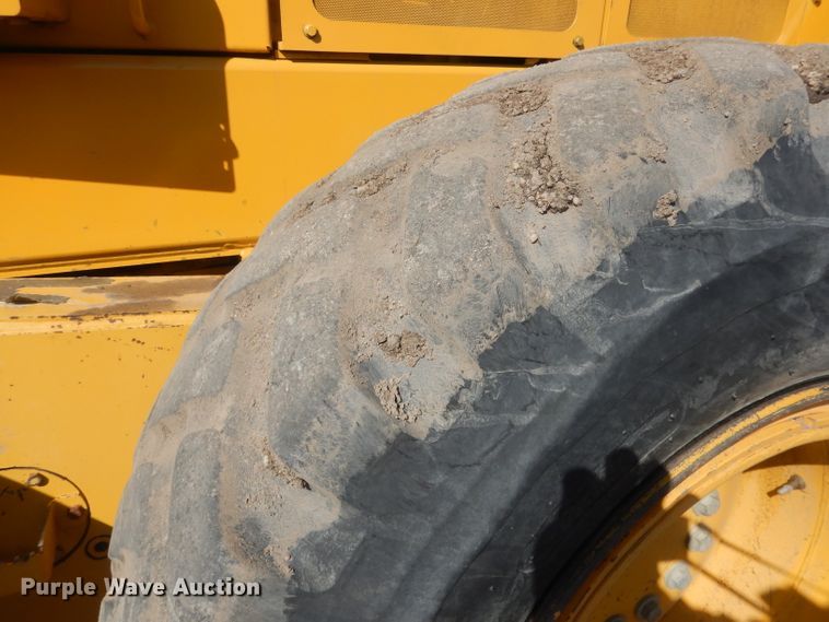 image for item DJ1277 2004 John Deere 772CH Series II  motor grader