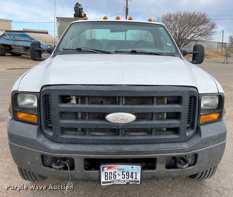image for item DJ5025 2006 Ford F450 Super Duty XL  utility / service truck