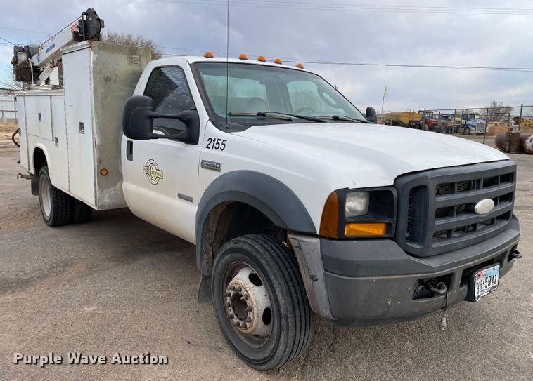 image for item DJ5025 2006 Ford F450 Super Duty XL  utility / service truck