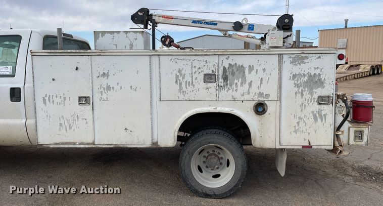 image for item DJ5025 2006 Ford F450 Super Duty XL  utility / service truck