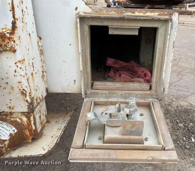 image for item DJ5025 2006 Ford F450 Super Duty XL  utility / service truck