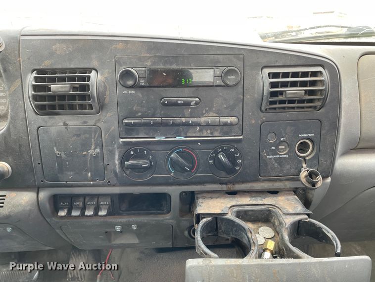 image for item DJ5025 2006 Ford F450 Super Duty XL  utility / service truck