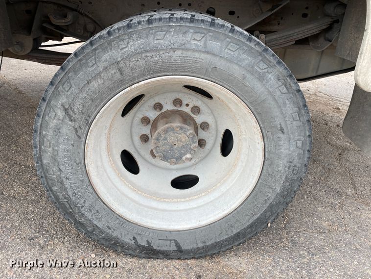 image for item DJ5025 2006 Ford F450 Super Duty XL  utility / service truck