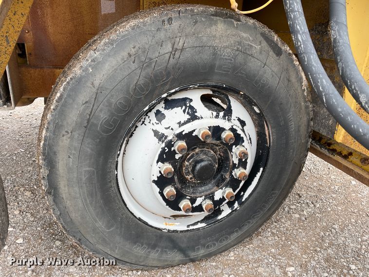 image for item DJ5060 2001 Rosco SPRHH  chip spreader