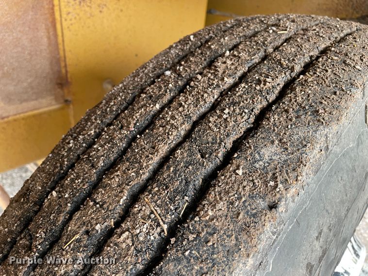 image for item DJ5060 2001 Rosco SPRHH  chip spreader