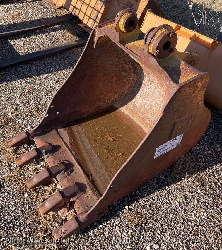 image for item DJ5070 Caterpillar 30" W excavator bucket