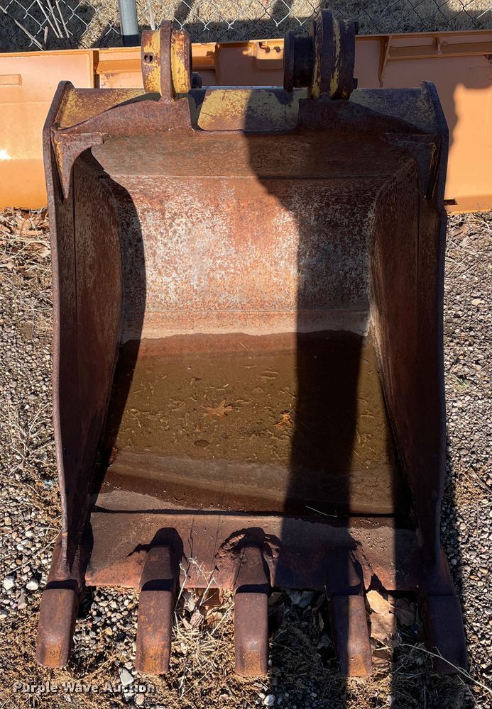 image for item DJ5070 Caterpillar 30" W excavator bucket