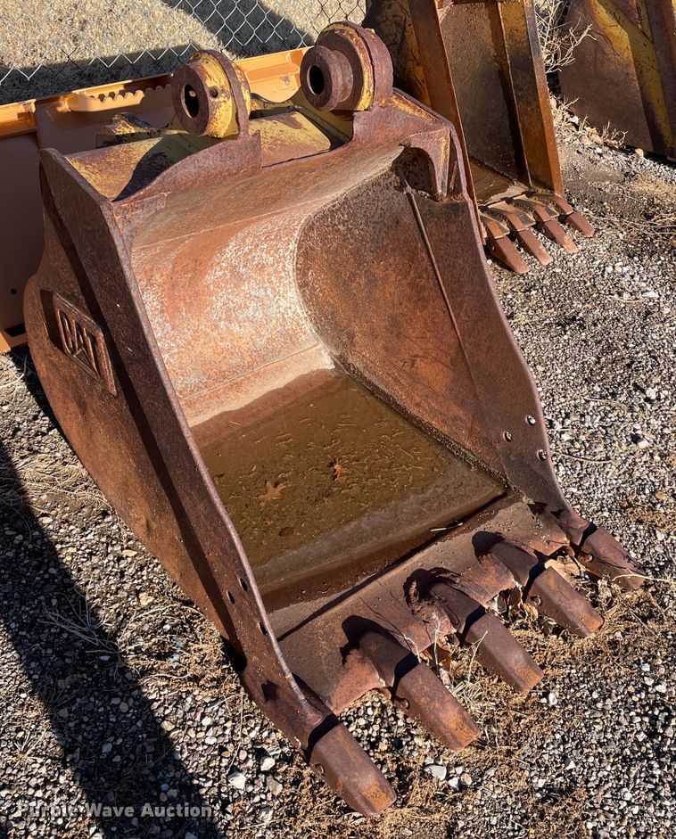 image for item DJ5070 Caterpillar 30" W excavator bucket