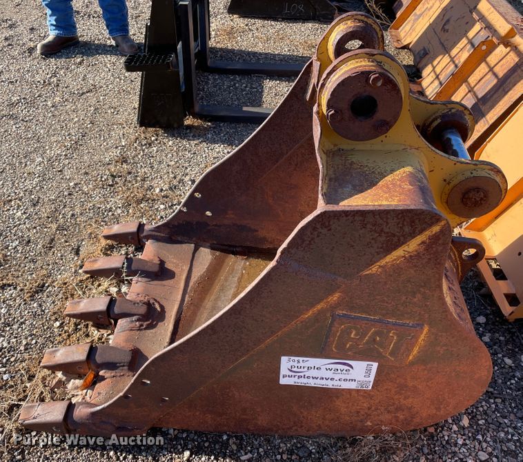 image for item DJ5070 Caterpillar 30" W excavator bucket