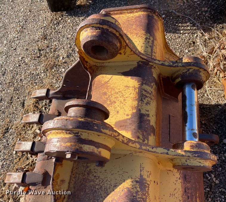 image for item DJ5070 Caterpillar 30" W excavator bucket