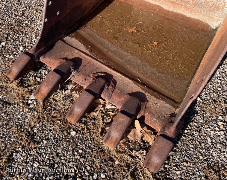 image for item DJ5070 Caterpillar 30" W excavator bucket