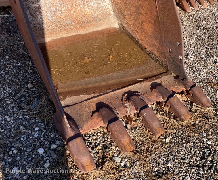 image for item DJ5070 Caterpillar 30" W excavator bucket