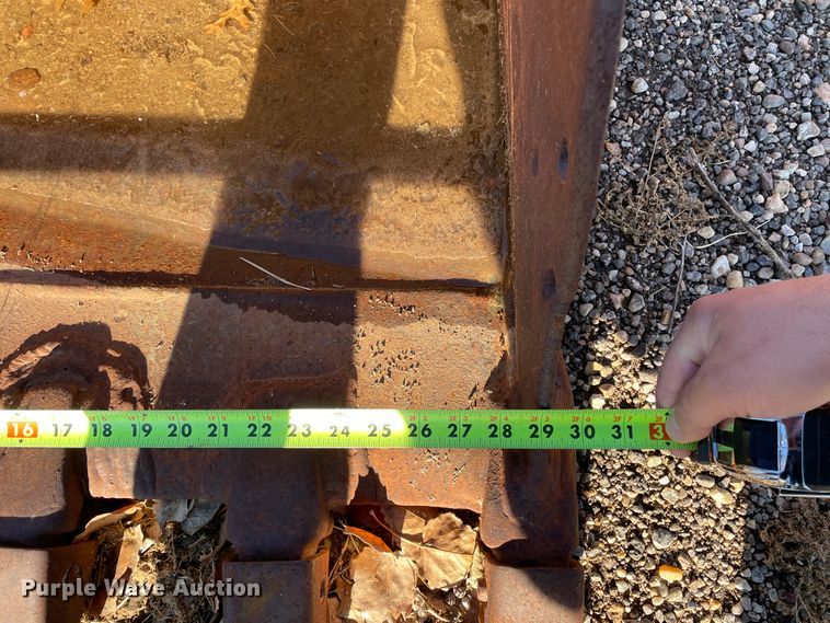 image for item DJ5070 Caterpillar 30" W excavator bucket