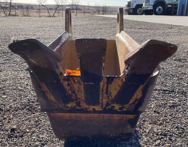 image for item DJ5071 Case 12" W backhoe bucket