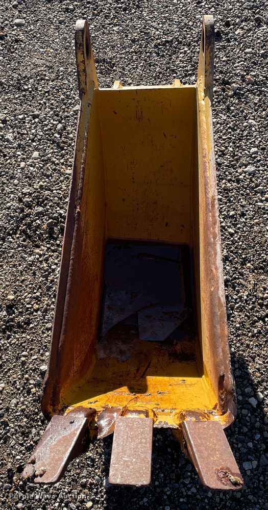 image for item DJ5071 Case 12" W backhoe bucket
