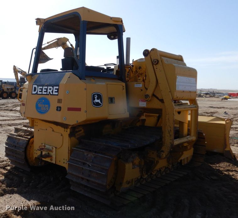 image for item DJ7593 2006 John Deere 700J LGP  pipelayer