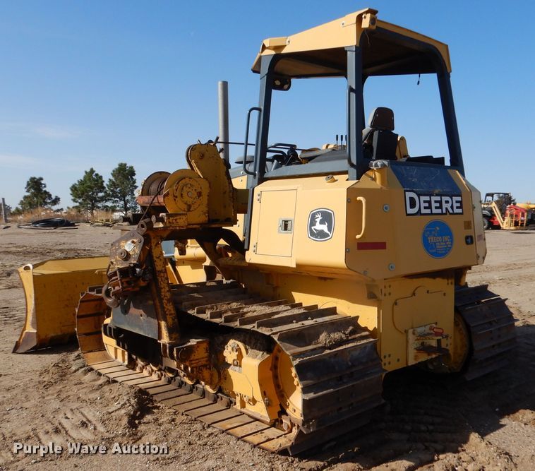 image for item DJ7593 2006 John Deere 700J LGP  pipelayer