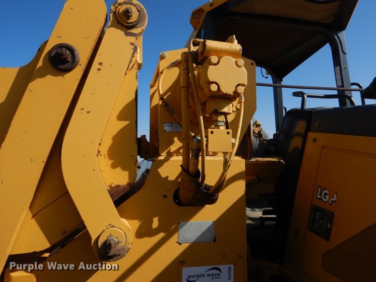 image for item DJ7593 2006 John Deere 700J LGP  pipelayer