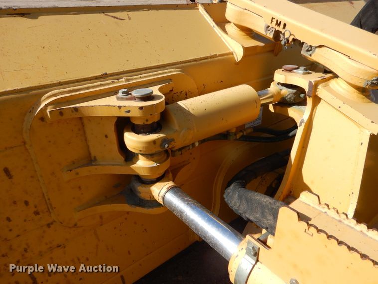 image for item DJ7593 2006 John Deere 700J LGP  pipelayer